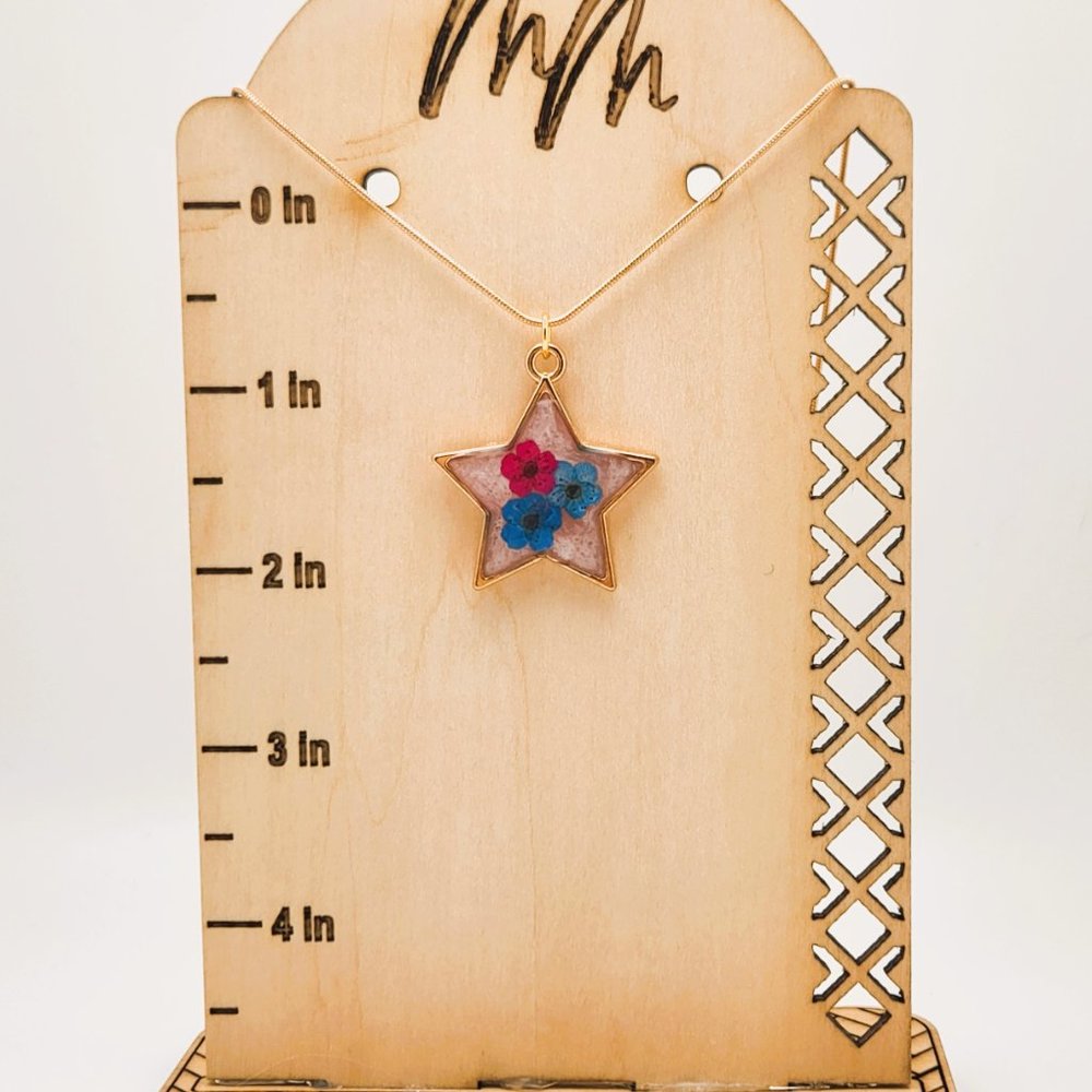 2/$40 SALE Beautiful Handmade Star-Shaped Necklace - Casual & Unique - Picture 2 of 3
